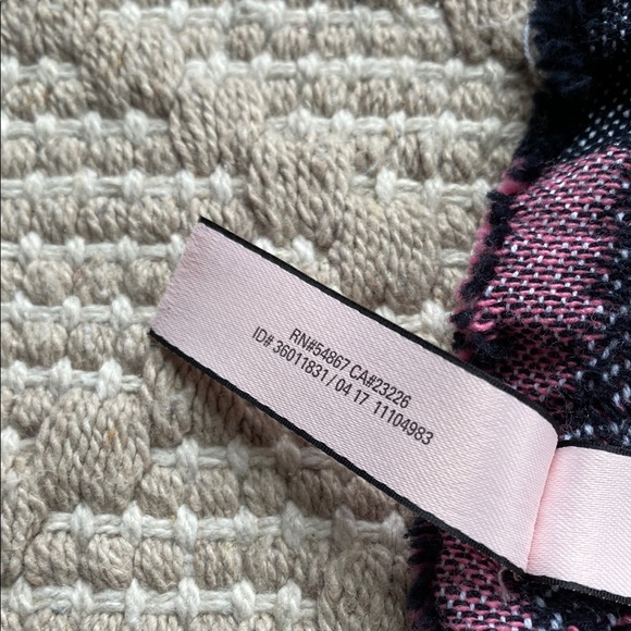 Victoria’s Secret Striped Beach Towel - Picture 6 of 8